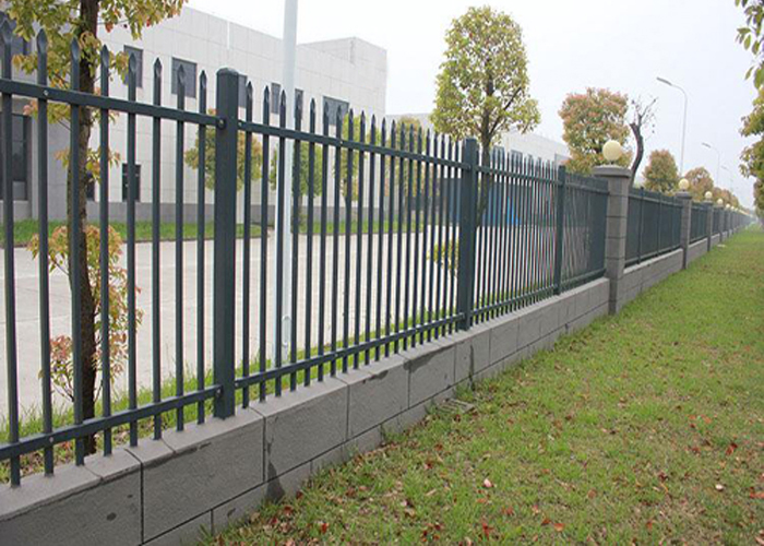 瑞金工厂厂区锌钢围墙护栏工程案例